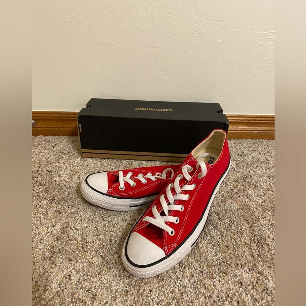 BRIGHT RED CONVERSE
